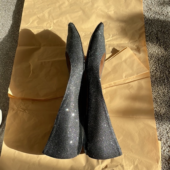 Jimmy Choo silver metallic flats, size 40 - Picture 4 of 10